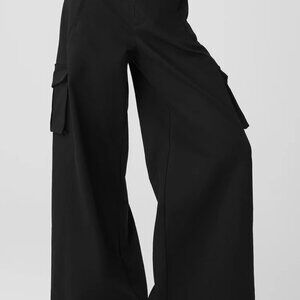 ALO Yoga Show Off Cargo Wide Leg Trouser
